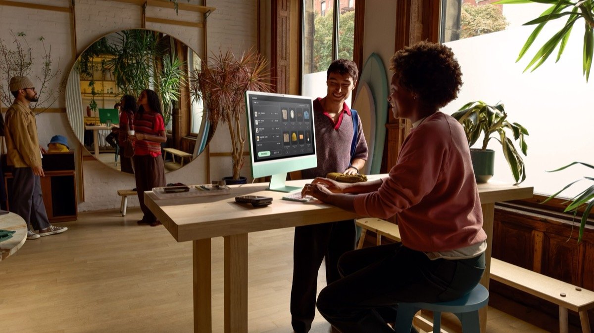 iMac na vitrine de uma empresa